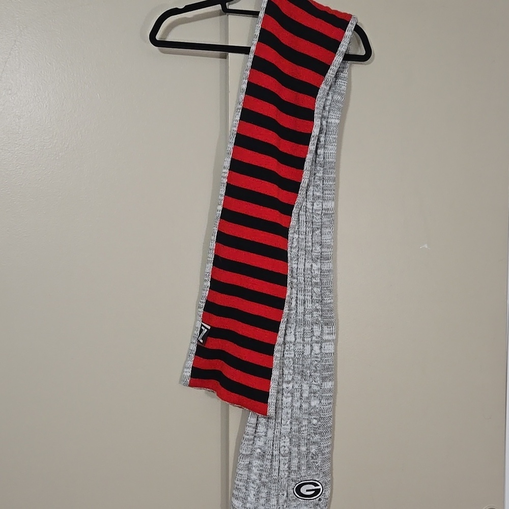 Zoozatz UGA Knitted Neck Scarf with Logo & Red Accents - Picture 5 of 5